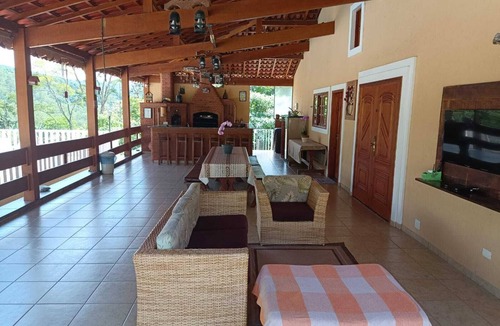 Mairipora Cottage | Family home, security and comfort in the midst of nature.