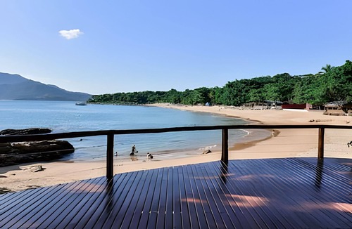 Veloso Condo | Family Retreat with Hot Tub at Curral Beach