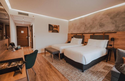 Villa General Belgrano Hotel | Family Wellness Stay: Seasonal Outdoor Pool & Indoor Pool | Private Balcony