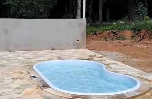 Mato do Gado House | Farm with swimming pool, fireplace and gourmet space surrounded by greenery.