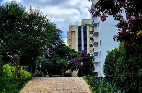 Vila Suzana Apartment | Feel at home in the Alto do Morumbi Building.
