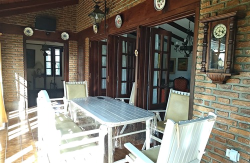 City Bell Ski Chalet | Fifth house in City Bell 300 mts gastronomic pole and 40min from the obelisk.