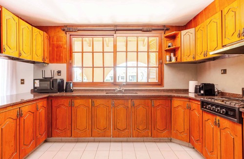 Godoy Cruz House | Fliphaus + Wine Country - 9 Bd 22 pax Pool Jacuzzi
