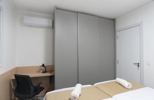 Centro Apartment | Flo - 106 Central novo 2 quartos com Ar- Q e F home office