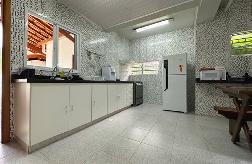Praia da Enseada House | Foot in the Sand Cove House
