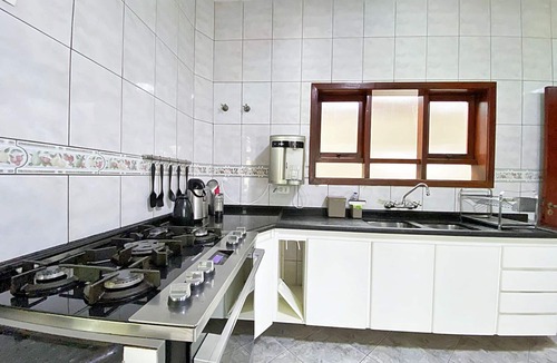 Guarutuba House | For the Family: House with 5 suites/Solar heated pool/WiFi