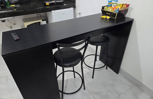Aparecida de Goiania Apartment | Fully equipped apartment with air conditioning, linens, laundry facilities, and a grocery store.