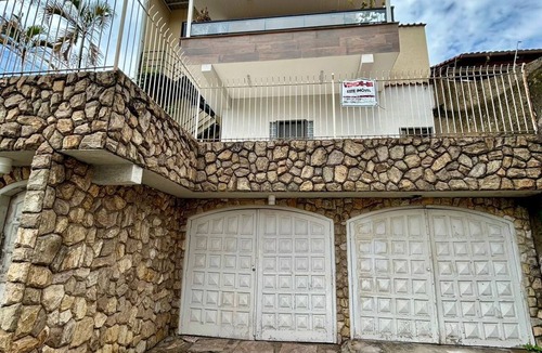 Volta Redonda House | Furnished house for seasonal rental, 5 minutes from CSN, with 3 bedrooms and 1 suite.