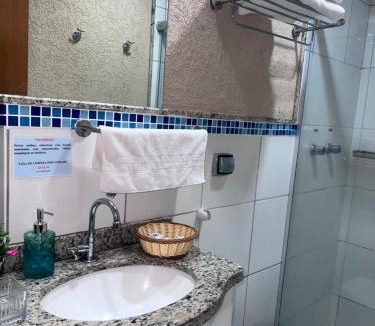 Caldas Novas Apartment | Golden Dolphin Grand Hotel- Apt 2quartos,frente piscina,com lençóis,fronhas,toalhas de rosto, piso e material básico de higiene inclusos - Até 7 hóspedes mais uma criança de até 5 anos - NÃO É PERMITIDO PET