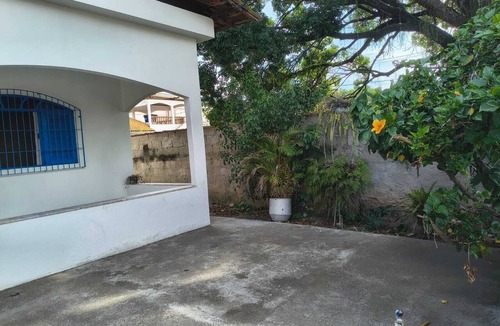 Piuma House | Grandma's house in Piúma: Backyard, Porch and 3 Bedrooms