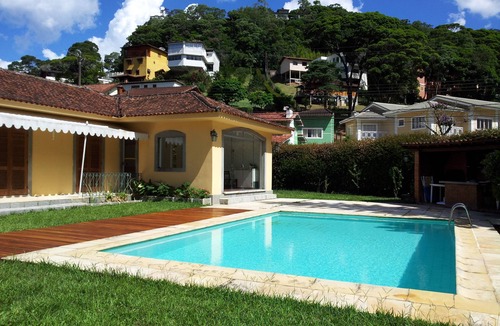 Teresopolis House | Granja Comary land FLAT WITHOUT stairs Gourmet area with barbecue 17 people