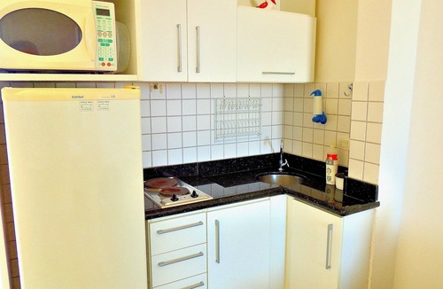 Pitangueiras Apartment | Guaruja, Pitangueiras beach, flat with services.