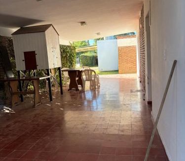 Villa Cura Brochero Apartment | Habitación con baño privado con cocina separada