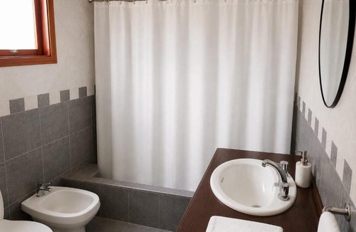 Don Torcuato House | Habitación con baño privado