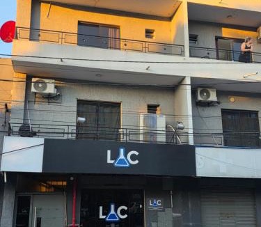 Asuncion Hotel | Habitación con baño privado solo efectivo guaranies zona hospital militar