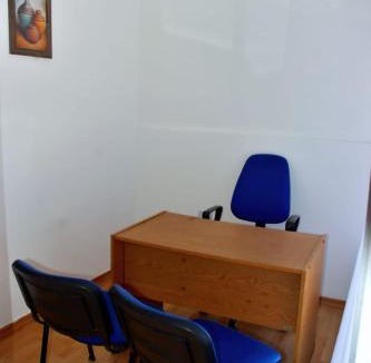 La Rioja Apartment | Habitación con oficina a la calle