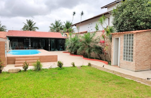 Jardim das Cancoes House | Holiday Home with Pool in Bertioga, 200 meters from the beach, with Wi-Fi