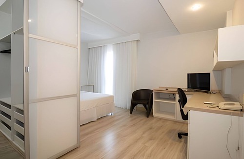 Setor Hoteleiro Norte Apartment | Hotel Lets Brasília, TV a cabo, central, TVgigante