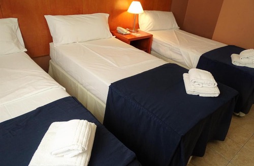 Buenos Aires Central Business District Hotel | Hotel UTHGRA de las Luces