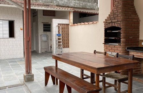 Real House | House 4 Suites, Large Space for Barbecue for 16 people.