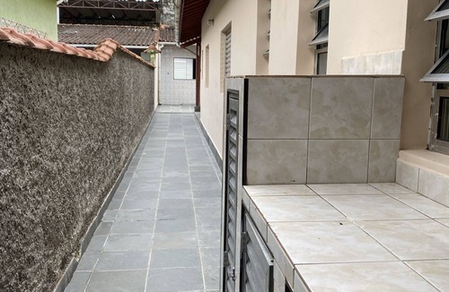 Real House | House 4 Suites, Large Space for Barbecue for 16 people.