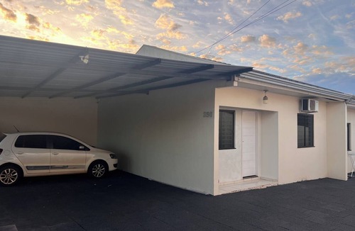 Cataratas House | House in a gated community for rest and peace, 3 minutes from Catuai Shopping Mall.