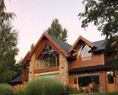 Villa Arelauquen Ski Chalet | House in Arelauquen Golf Club with 4 bedrooms