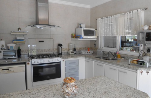 Guaruja House | House in Condominium with 4 Suites, Air Conditioning, Swimming Pool, Barbecue and Oven
