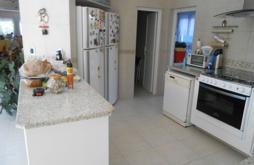 Guaruja House | House in Condominium with 4 Suites, Air Conditioning, Swimming Pool, Barbecue and Oven