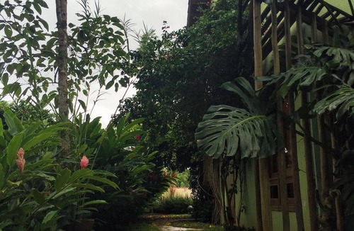 Parque Imperial Condo | House in gated community, surrounded by lush nature and rivers for bathing