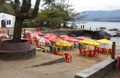 Portinho House | House in Ilhabela overlooking the green