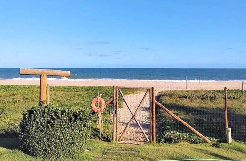 Itacimirim House | House in Itacimirim (condo by the sea / on the sand) with private jacuzzi