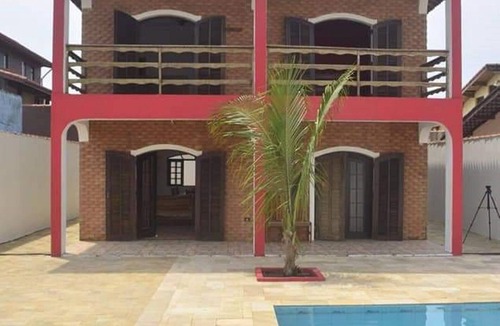 Raul Cury House | House in Itanhaem (with pool), 80m from the beach.