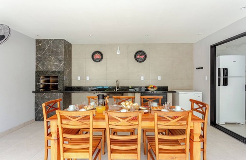 Mambucaba House | House with 4 suites, pool and barbecue area near beaches and waterfalls.
