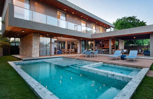 Canto do Mar House | House with 6 suites. Condominium Paraíso, just steps from the beach!
