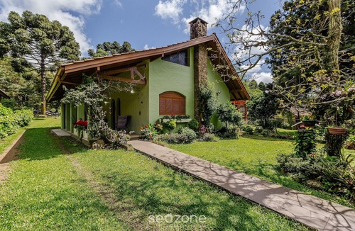 Gramado Cabin | House With Barbecue in Gramado Rje0980