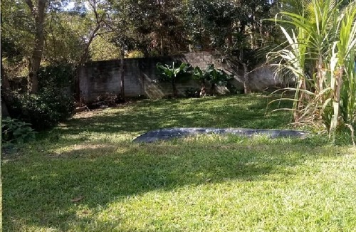 Sao Paulo House | House with large green area with park and dam nearby.