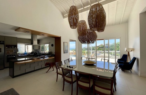 Joao Fernandes House | House with stunning views, barbecue, and pool, 600m from João Fernandes beach.