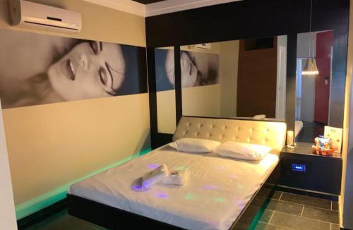 Franca Hotel | IBIZA GOLDEN MOTEL