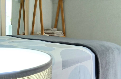 Pereque Bed & Breakfast | Ilhinha suite in a private condominium, 5 minutes from the beach in the heart of Ilhabela!