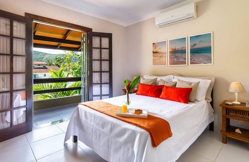 Juquehy House | JUQUEHY, Private Pool, 2 parking spaces, Wi-Fi -Route with Security