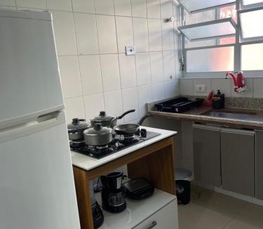 Jardim Virginia Apartment | Kit net completa na Praia da Enseada