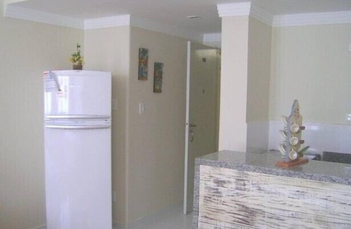 Pitangueiras Apartment | Kitchenette 70 meters from the beach Pitangueiras