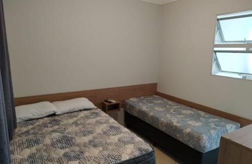 Asturias Apartment | Kitnet Asturias 51B no Ed. Guariatã, próximo a praia das Astúrias em Guarujá
