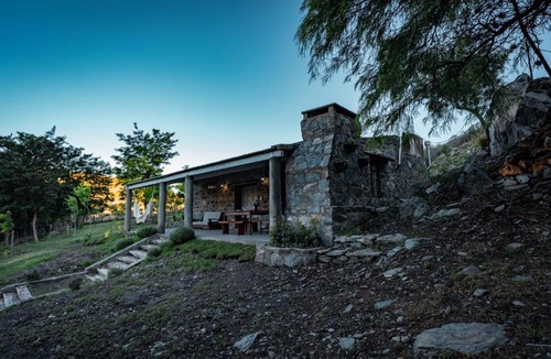 Alto Mieres House | La Casa de la Cascada