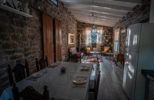 Alto Mieres House | La Casa de la Cascada