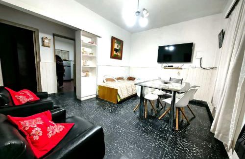 San Juan House | La Casa de Pilar - Casa Completa con Cochera y Patio