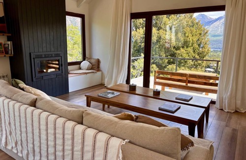 San Carlos de Bariloche Ski Chalet | Lakeview Chalet in Bariloche: Elevated comfort with panoramic views