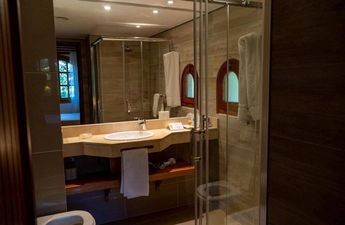San Martin de los Andes Hotel | Le Village Hotel y Cabañas