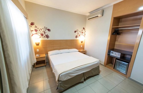 Limeira Hotel | Limeira Stay | Double Room | Free Parking + 2.4 mi to Cathedral